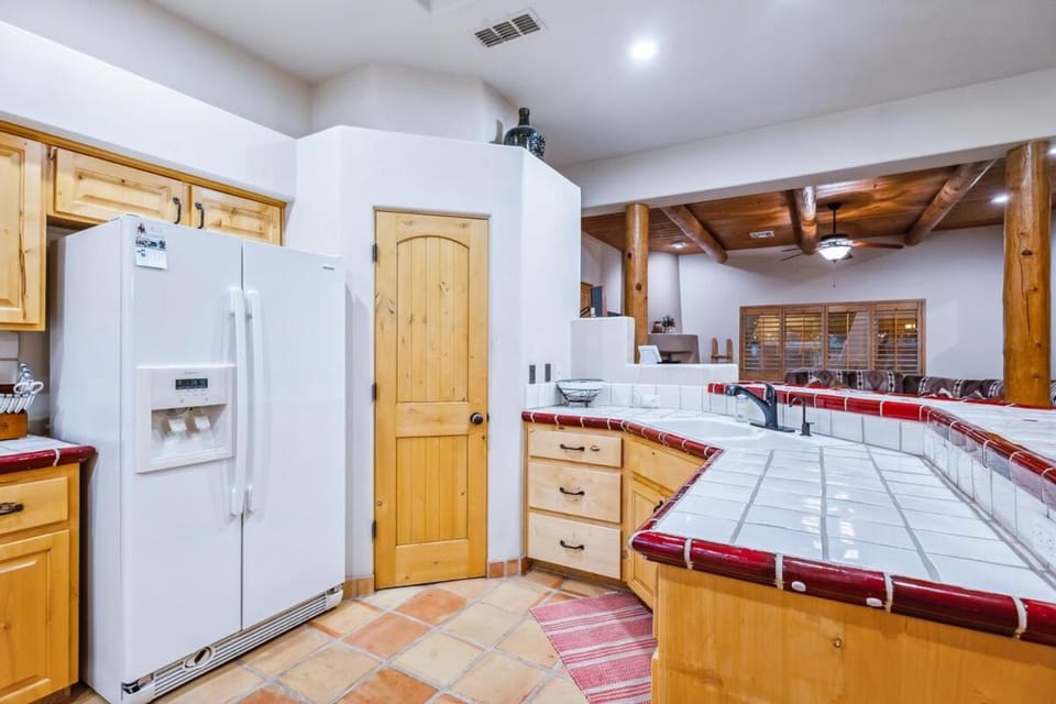NEW Santa Fe Style Pool Spa Near Yonder Park House in Lake Havasu City