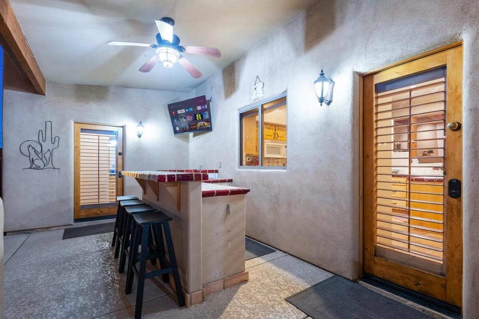 NEW Santa Fe Style Pool Spa Near Yonder Park House in Lake Havasu City
