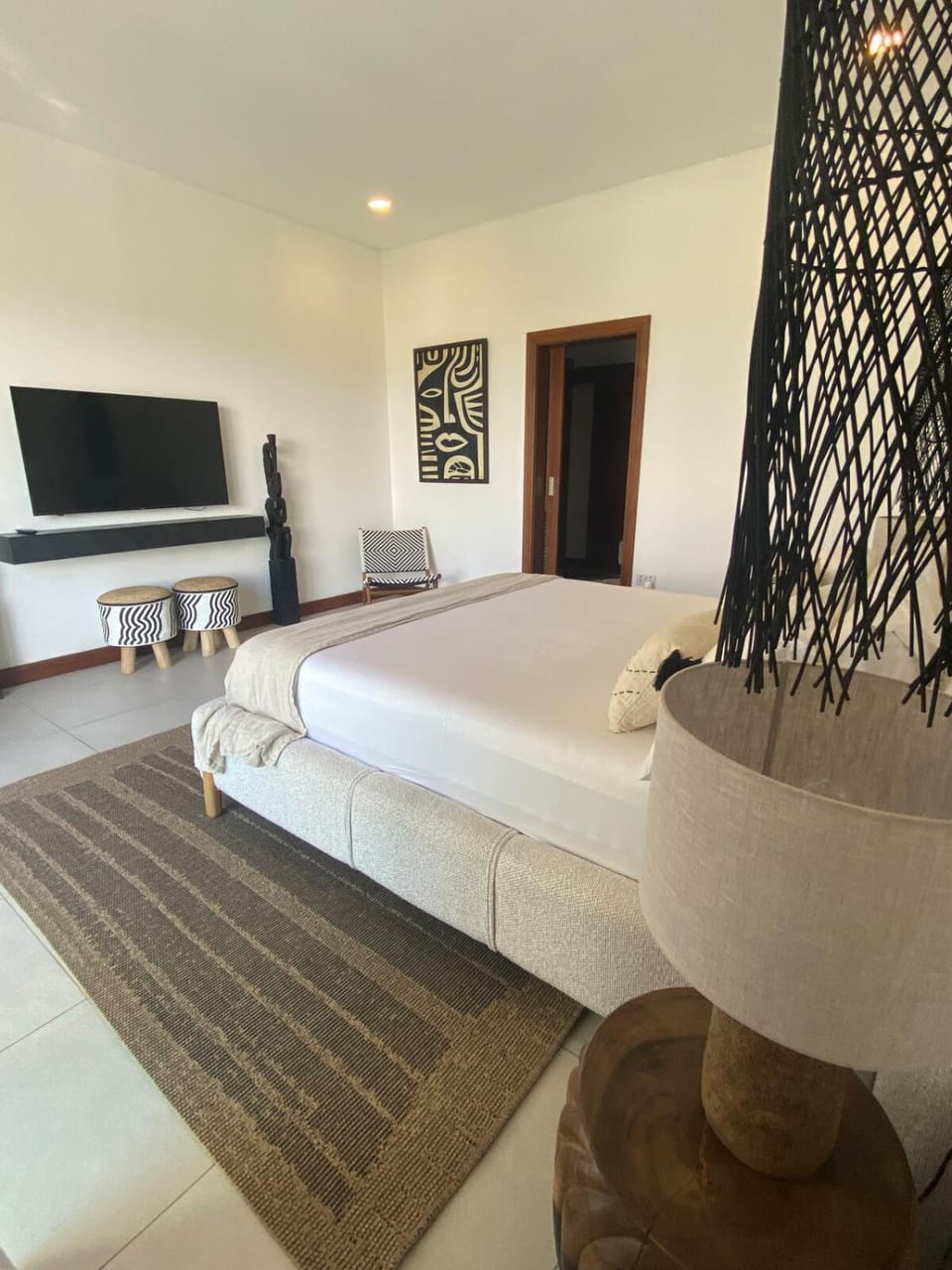 Bed, TV and multimedia, Photo of the whole room, Bedroom, Sea view