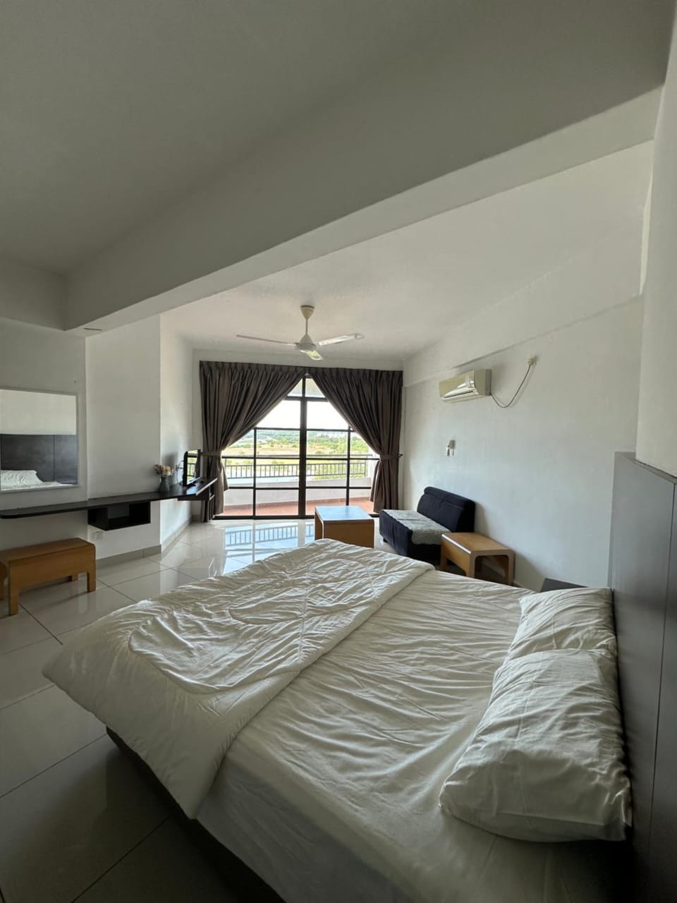 Photo of the whole room, Bedroom