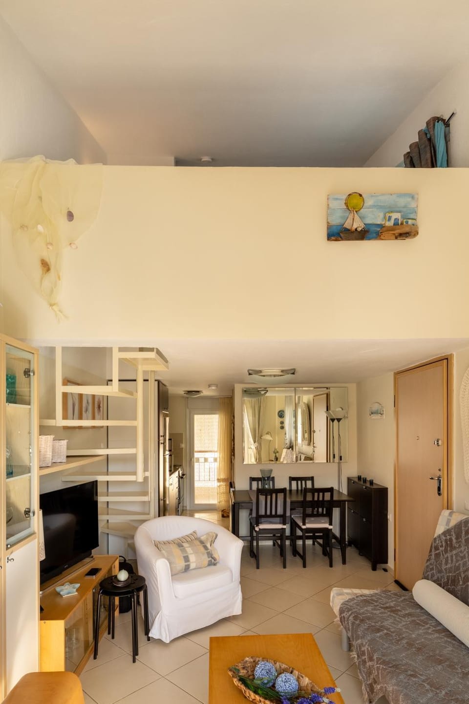 Living room, Photo of the whole room, Seating area