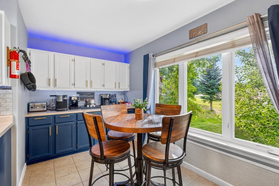 Golfcourse, Coffee/tea facilities, View (from property/room), View (from property/room), Kitchen or kitchenette, Dining area, Mountain view, Mountain view, pet friendly, stove