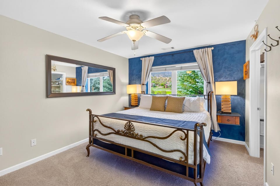Bed, Golfcourse, Bathroom, TV and multimedia, Photo of the whole room, Bedroom, flat iron