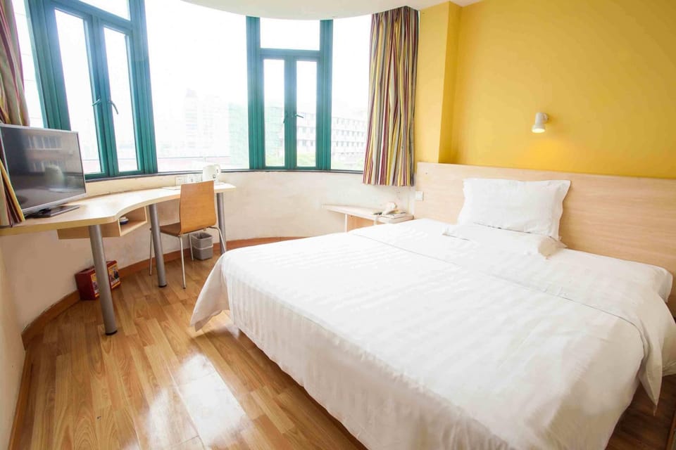 Day, Photo of the whole room, Photo of the whole room