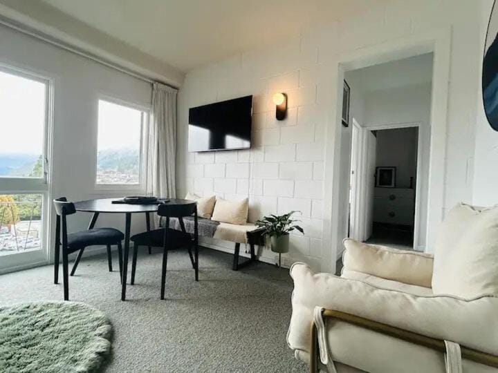Living room, Seating area, Dining area, Mountain view