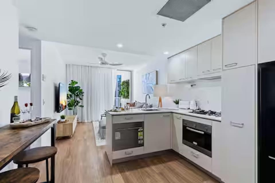Kitchen or kitchenette, Dining area, dishwasher