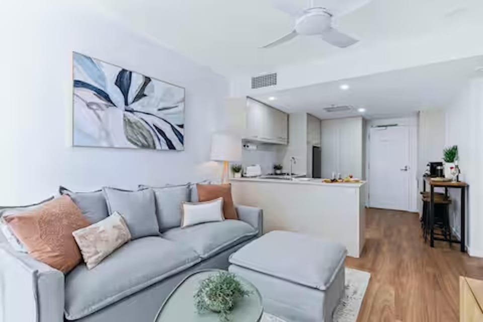 Kitchen or kitchenette, Living room, Seating area, Dining area
