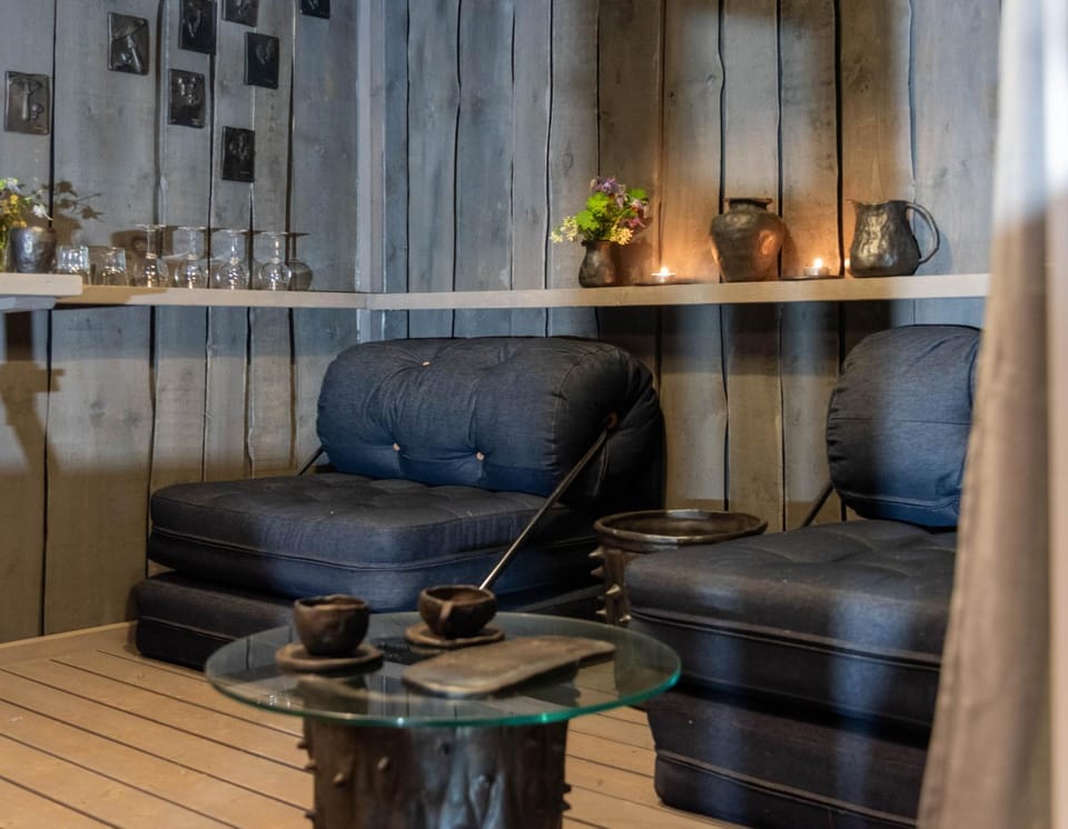 Seating area
