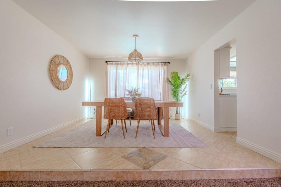 Spacious Lux Estate l 8 mins to Strip Villa in Green Valley North