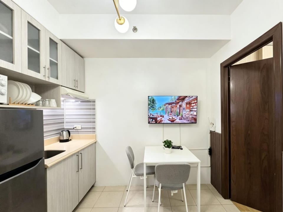 Citispace 1BR Condotel Suite at Ridgewood Towers Near BGC Airport #RW01B Apartment in Makati