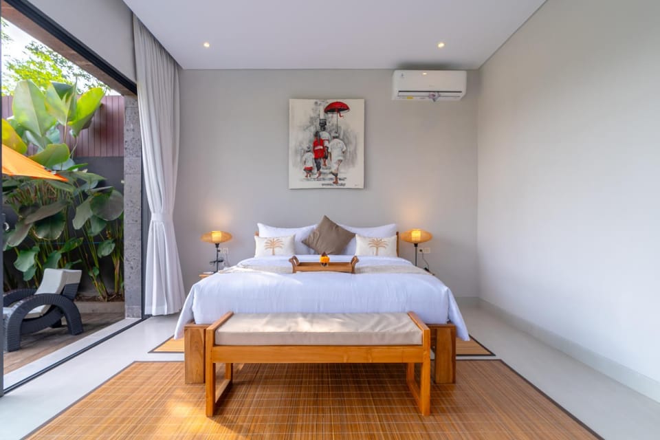 Bed, Photo of the whole room, Bedroom, air conditioner
