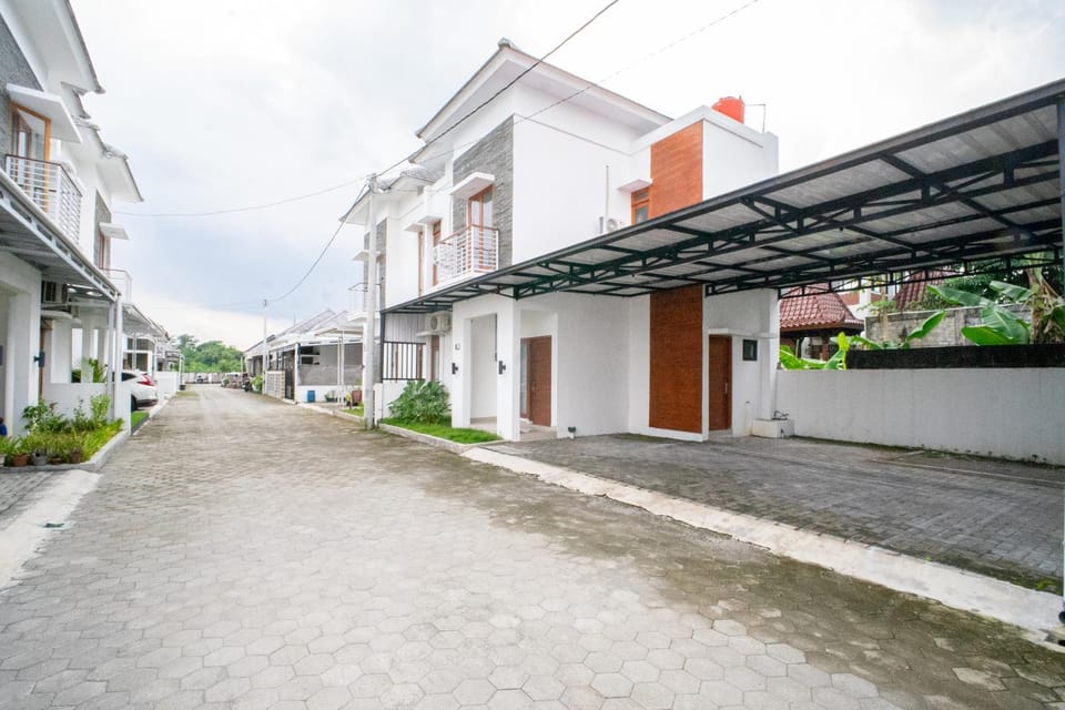 Property building, Neighbourhood, Street view