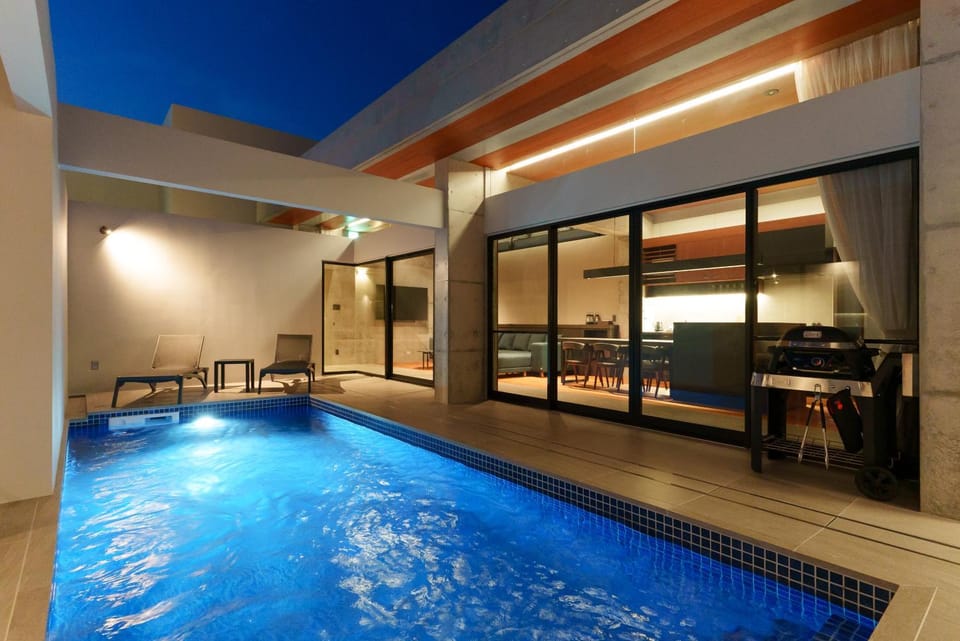 Night, Swimming pool, sunbed