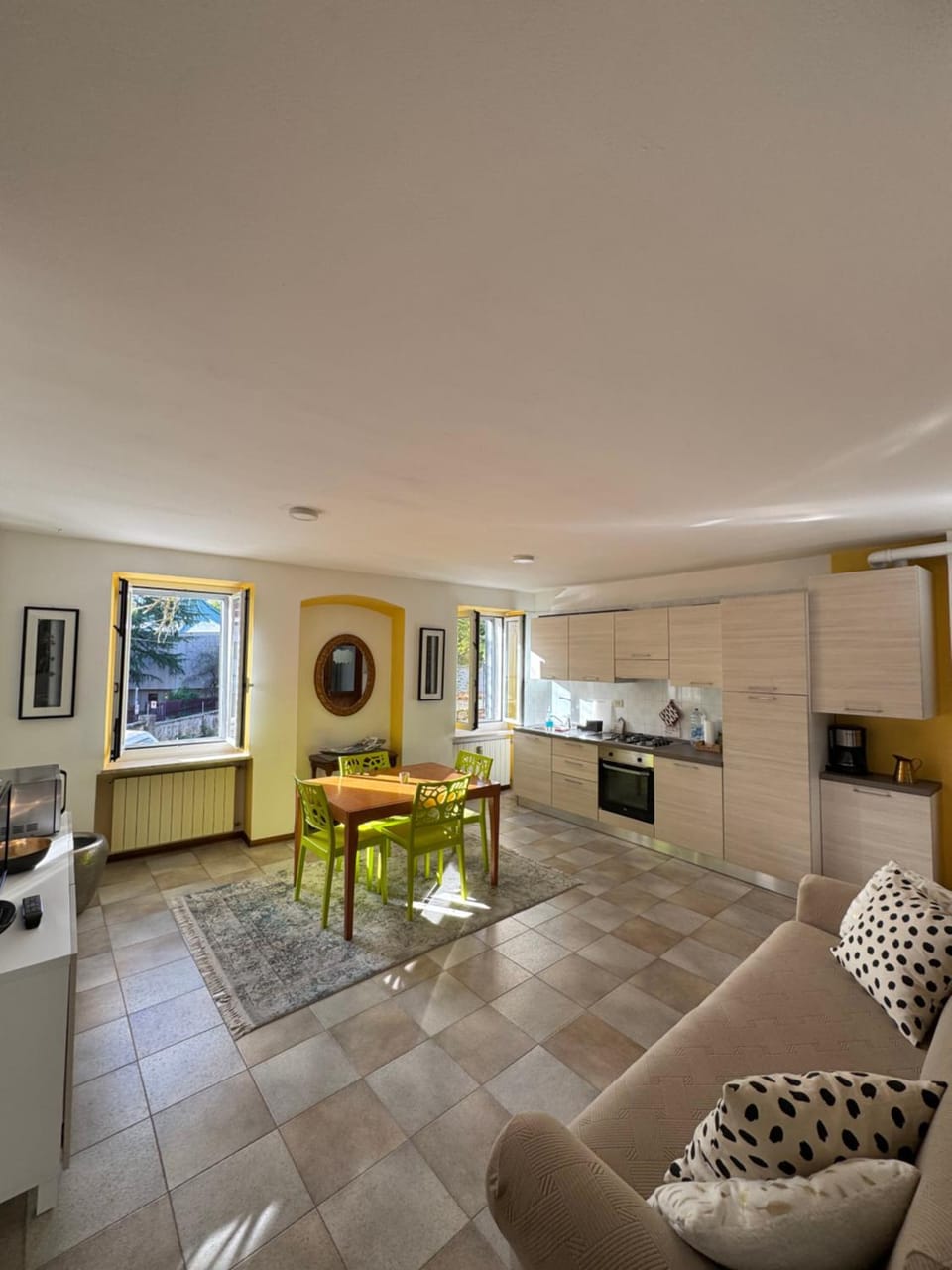 Living room, Dining area