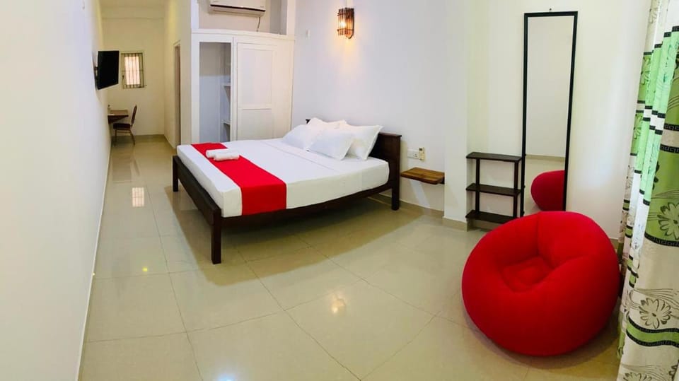 Bed, Photo of the whole room, Bedroom, air conditioner