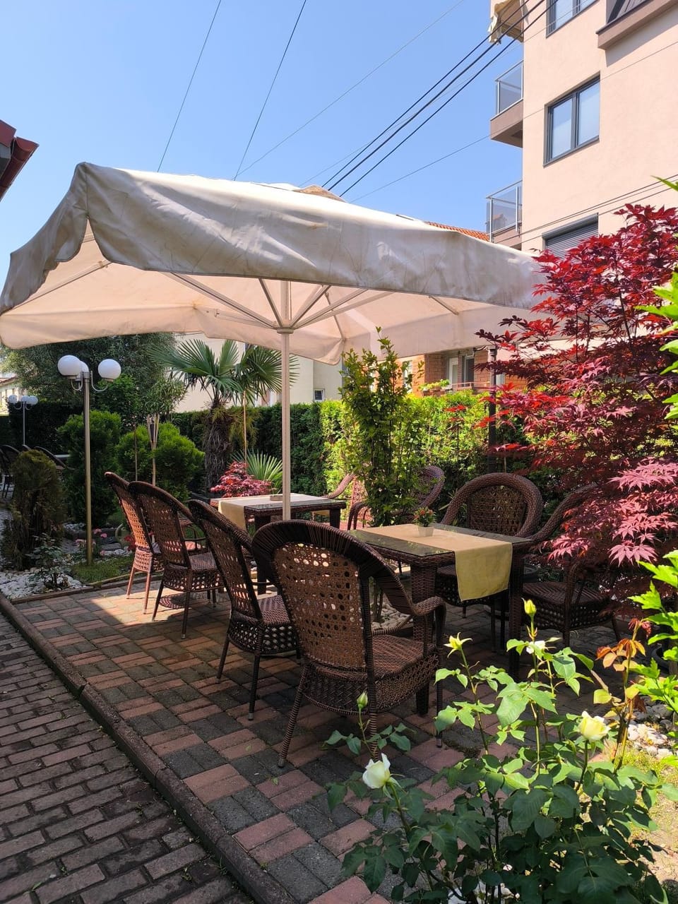 Patio, Lounge or bar