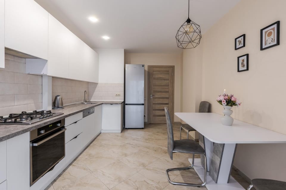 Kitchen or kitchenette, Dining area, stove
