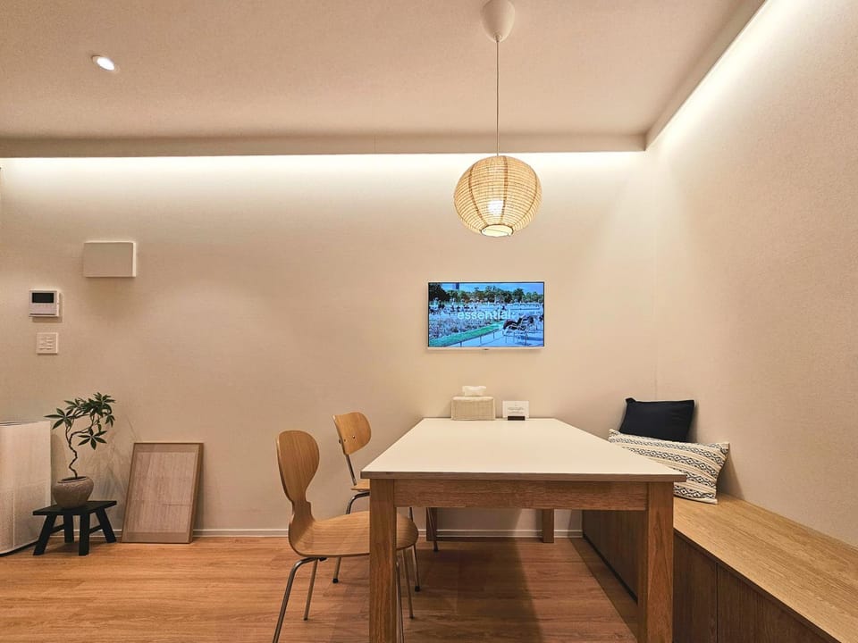 Communal lounge/ TV room, Dining area, Landmark view, Meals, Meals