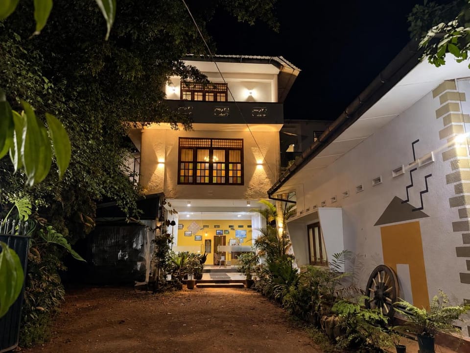 Property building, Facade/entrance, Night