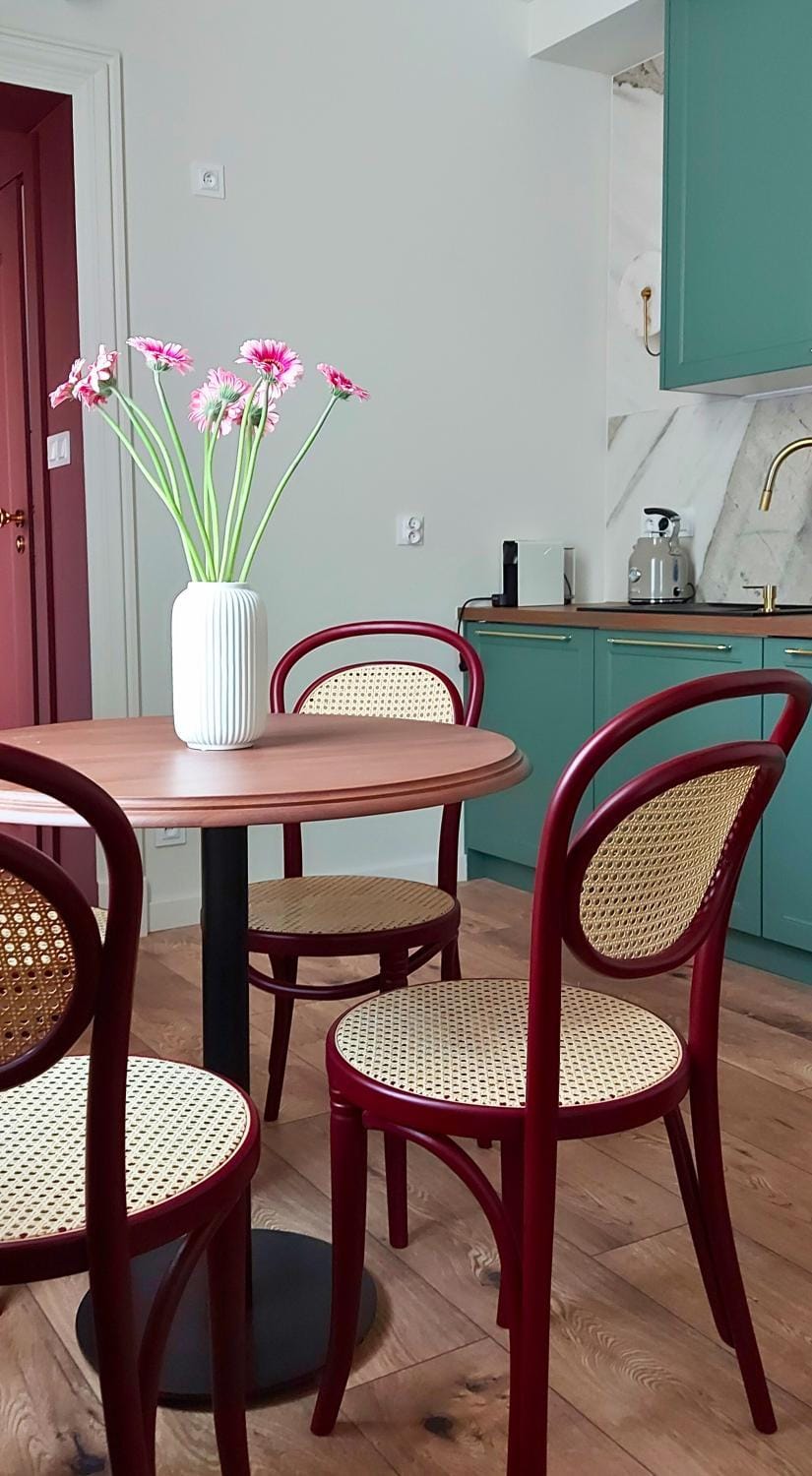 Kitchen or kitchenette, Dining area