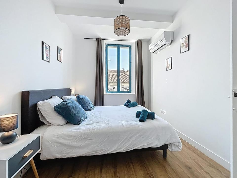 Bed, Photo of the whole room, Bedroom, air conditioner