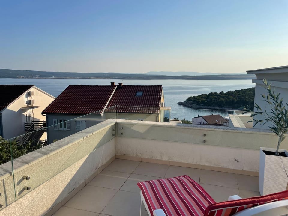 Apartment Lana Maris studio 1 - 200m from beach, terrace with sea view, wi-fi and free parking Apartment in Primorje-Gorski Kotar County