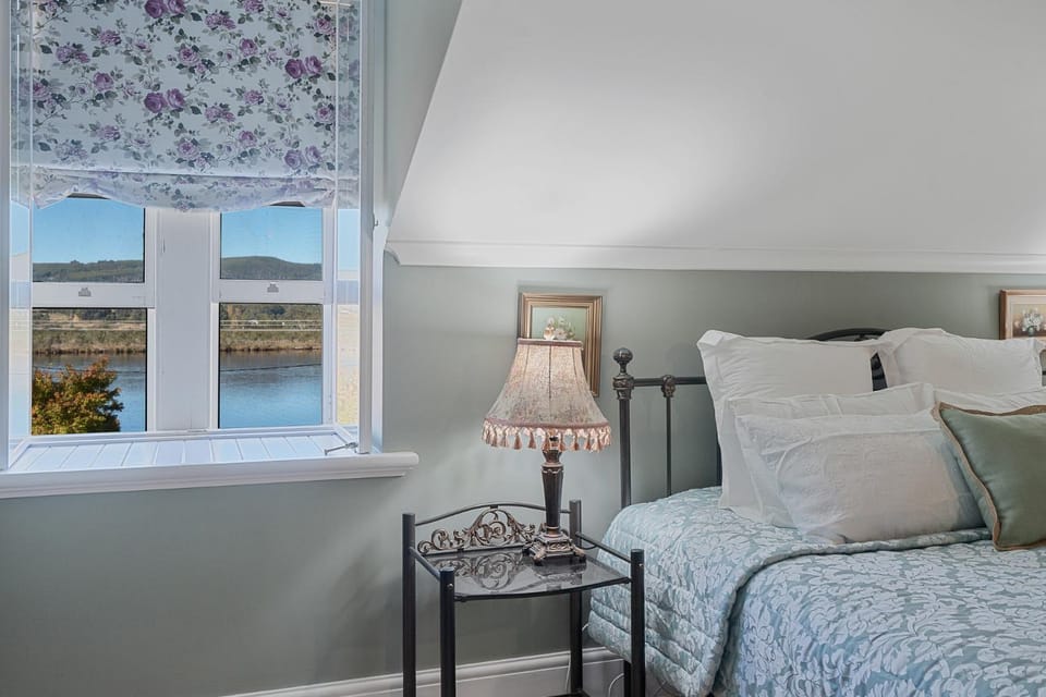 Rose Room, Franklin Lodge, Huon Valley Bed and Breakfast in Tasmania