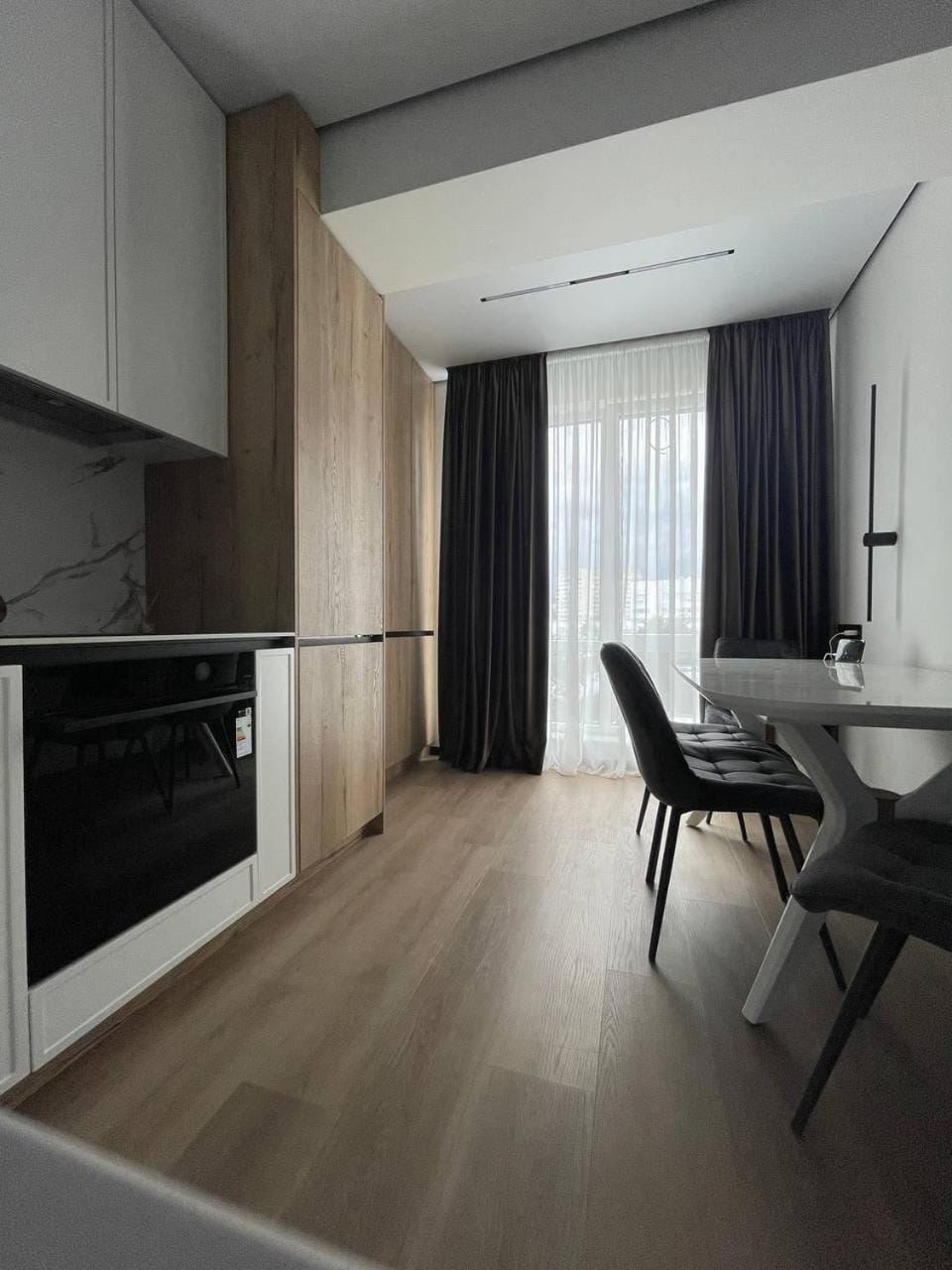 Kitchen or kitchenette, Dining area