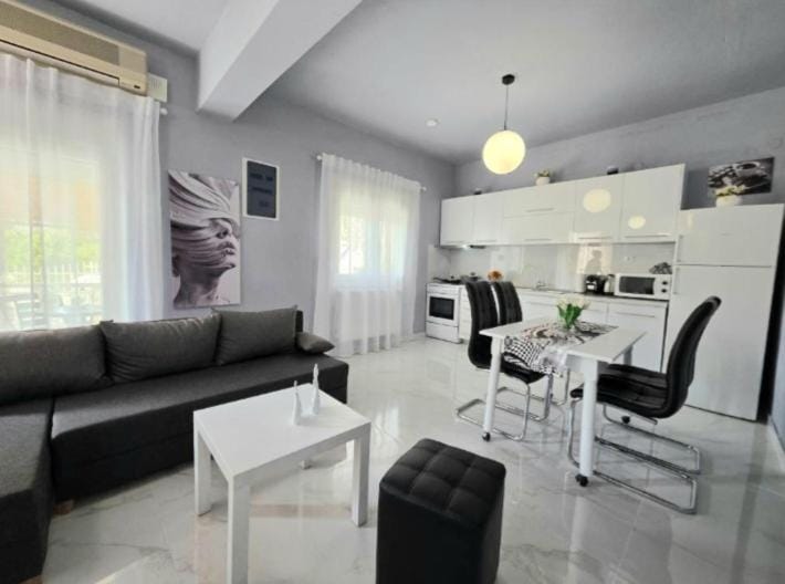 Heavenly Escape Apartment in Kavala