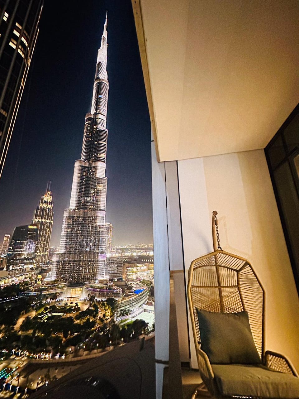 Night, Living room, Seating area, City view