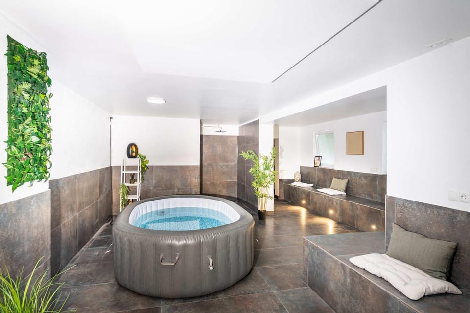 Belmonte Whirlpool-Sauna-Billard-Kicker-Kino Villa in Rhineland-Palatinate