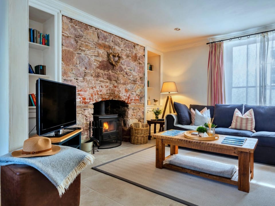 Communal lounge/ TV room, Living room