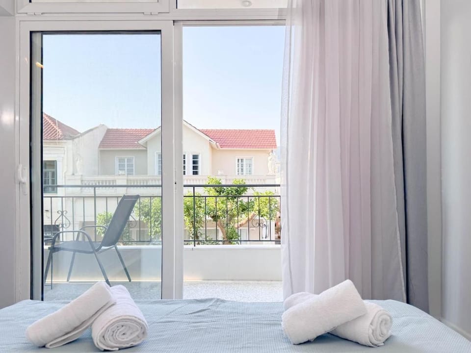 Bed, Balcony/Terrace, Bedroom