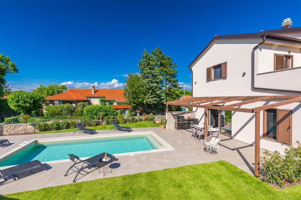 Property building, Garden, Garden view, Pool view, Swimming pool, sunbed