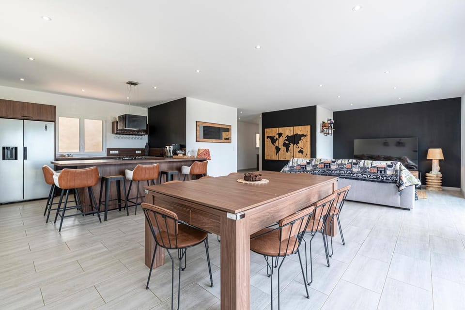 Living room, Dining area