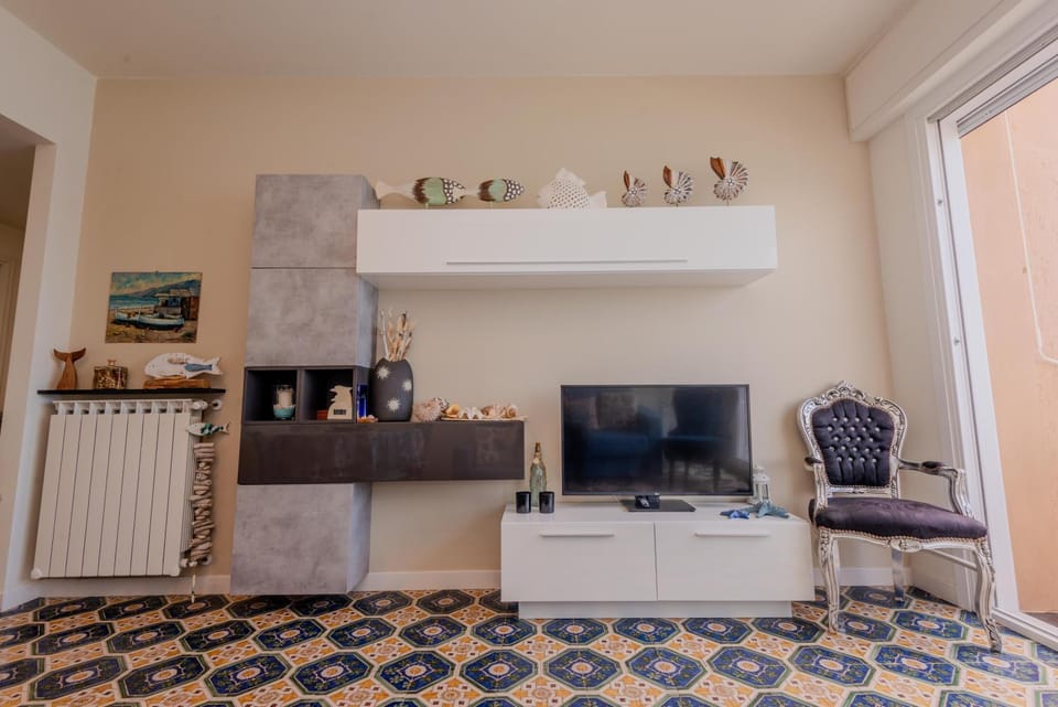 Villa Liliana - Sirena - Trilocale Elegante con Balcone Vista Mare - Accesso Diretto alla Spiaggia Apartment in Varigotti