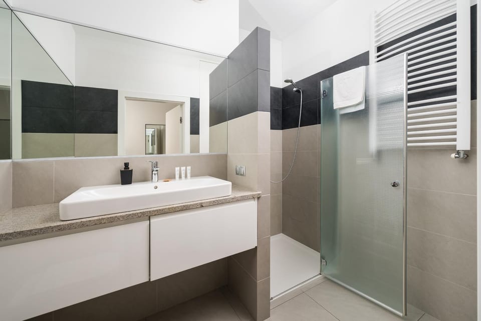 Shower, Bathroom, towels