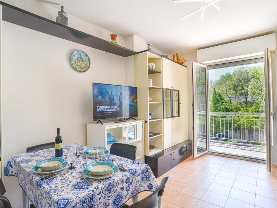 TV and multimedia, Balcony/Terrace, Living room, Seating area, Dining area