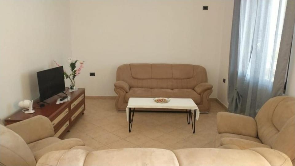 Communal lounge/ TV room, TV and multimedia, Living room, Evening entertainment