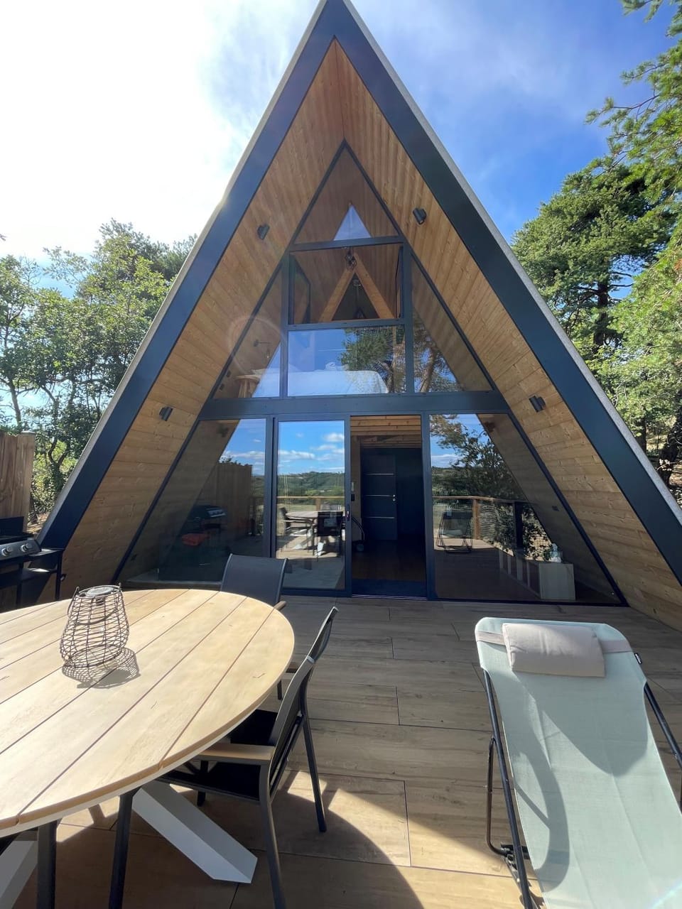 Property building, Patio, Dining area