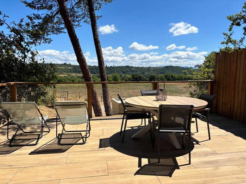 Natural landscape, View (from property/room), Balcony/Terrace, Dining area, Mountain view