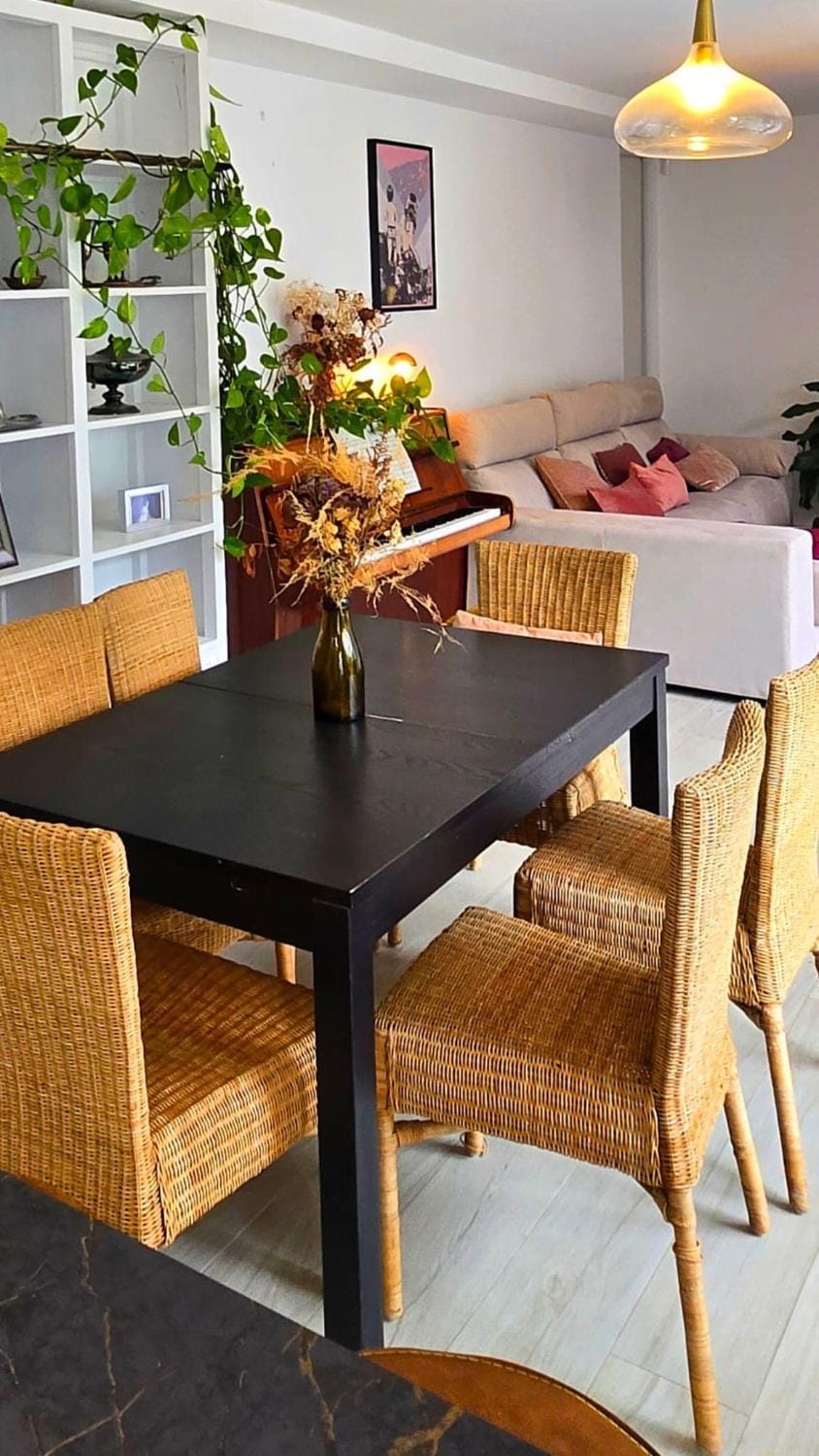 Seating area, Dining area