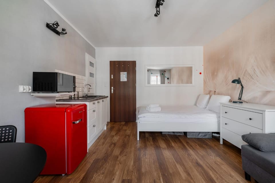 Bed, Kitchen or kitchenette