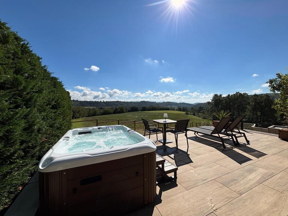 Day, Natural landscape, Garden, Hot Tub, Hot Tub, Balcony/Terrace, Spa and wellness centre/facilities, Mountain view, sunbed
