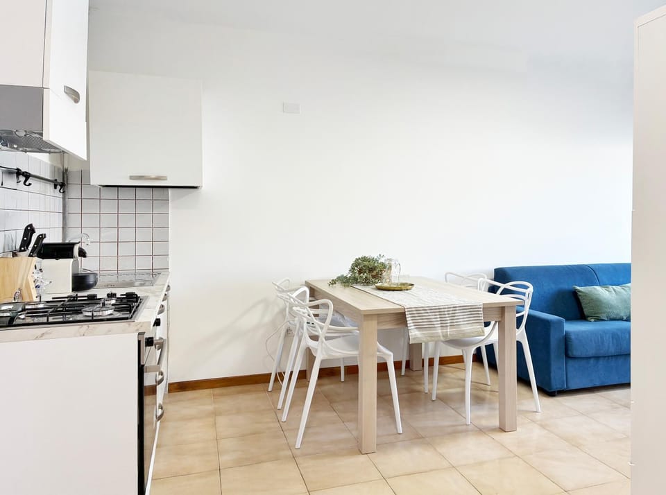 Kitchen or kitchenette, Living room, Seating area, stove