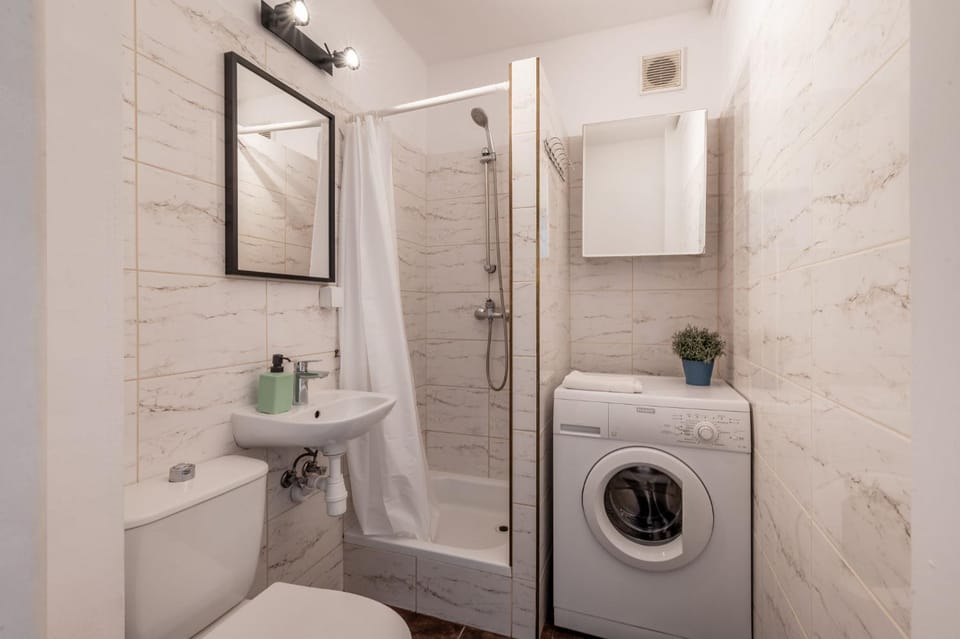 Shower, Toilet, Bathroom, washing machine