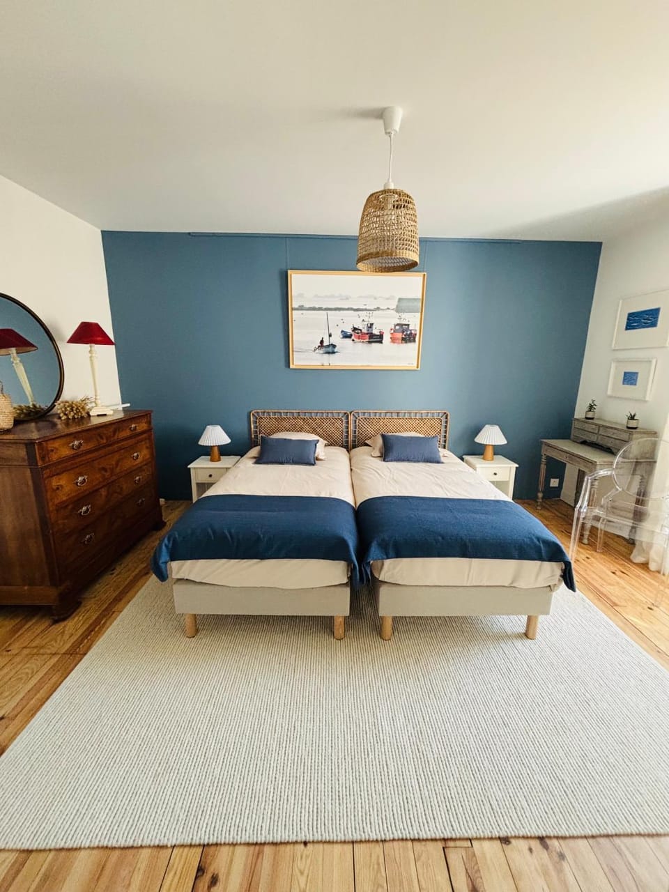 Photo of the whole room