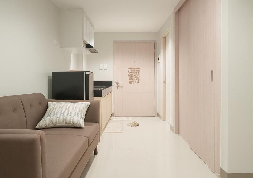 Property building, Living room, Diving