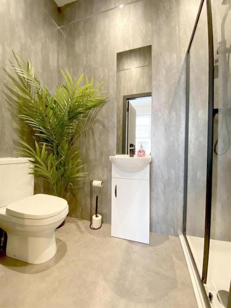 Shower, Toilet, Bathroom