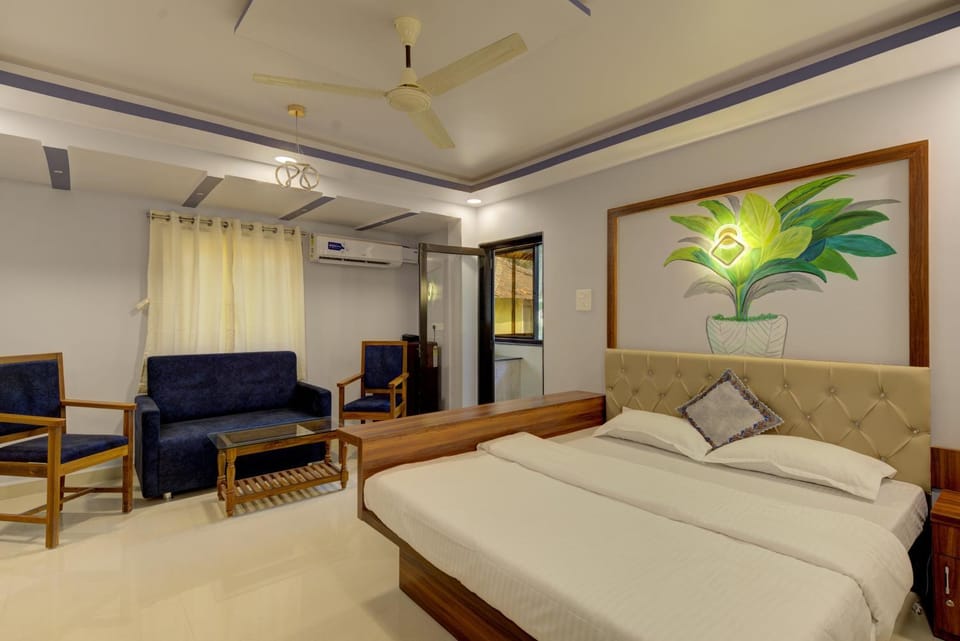 Bed, Seating area, air conditioner